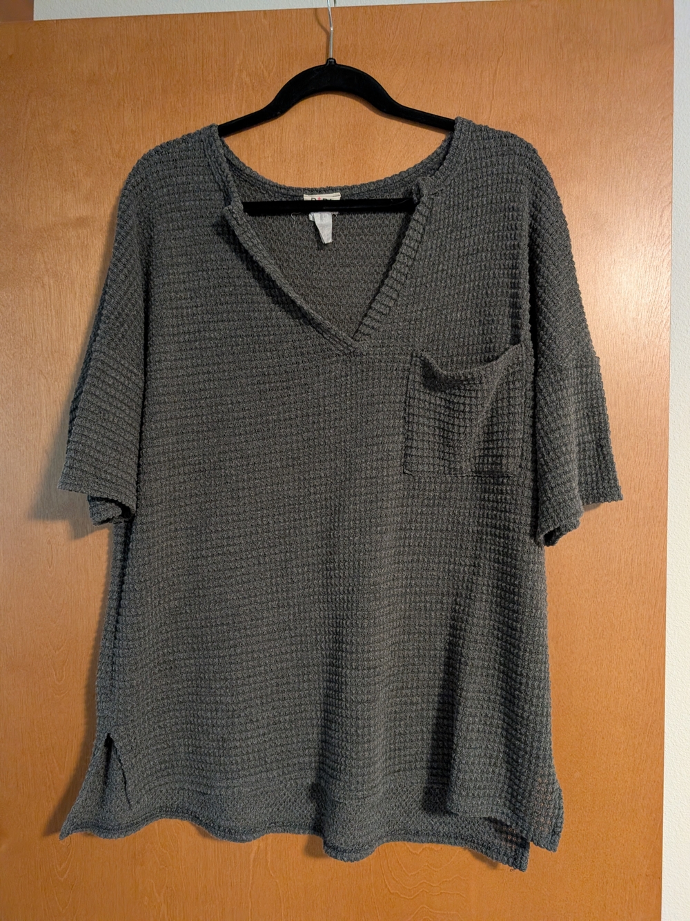 BiBi Washed Charcoal Waffle V-Neck Short Sleeve Top Women's L